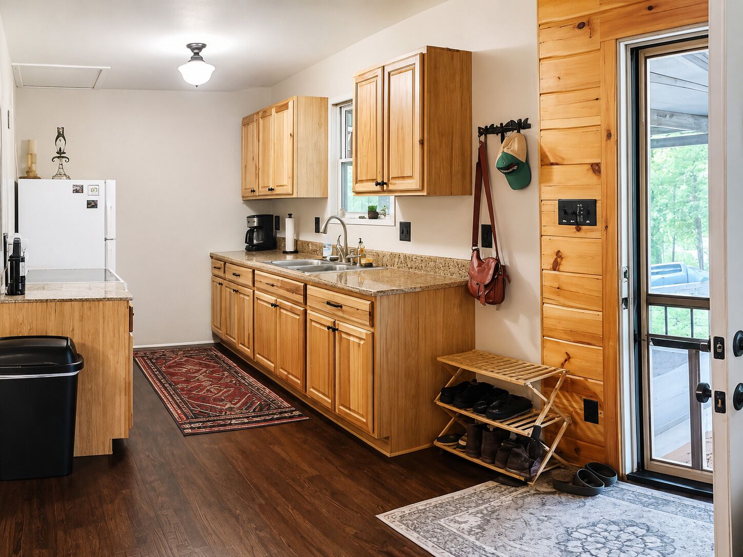 Coffee/tea maker, fridge, oven, stovetop