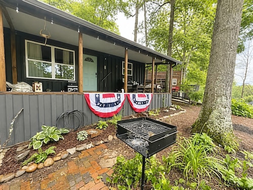 Cameron's Cottage at The Lake