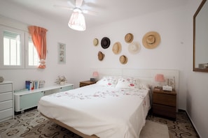 3 bedrooms, bed sheets