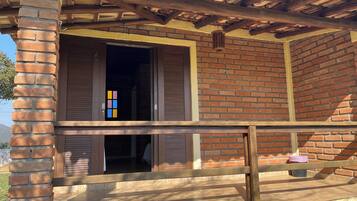 Quarto casal básico, vista para a lagoa | Wi-Fi de cortesia