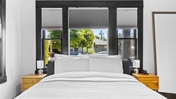 2 bedrooms, desk, iron/ironing board, travel crib