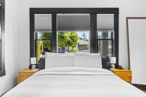 2 Schlafzimmer, Schreibtisch, Bügeleisen/Bügelbrett, Reisekinderbett