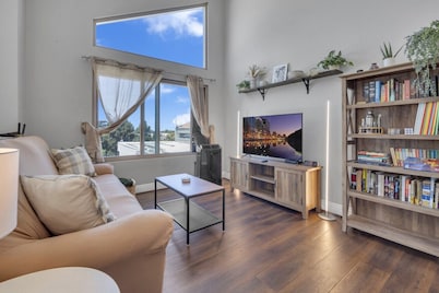 Point Loma 2BR Townhome w/ Parking, Prime Location