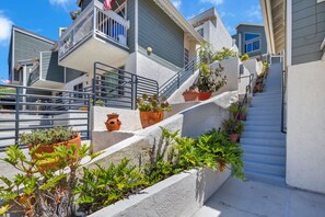 Property grounds - Point Loma 2BR Townhome w/ Parking, Prime Location (San Diego)