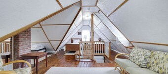 Private Farm House with Pond and A/C in Beach Lake