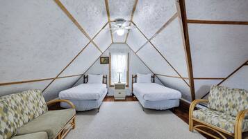 4 bedrooms, desk, iron/ironing board, free WiFi