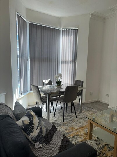 Luxe Spacious 5-bed House in Liverpool