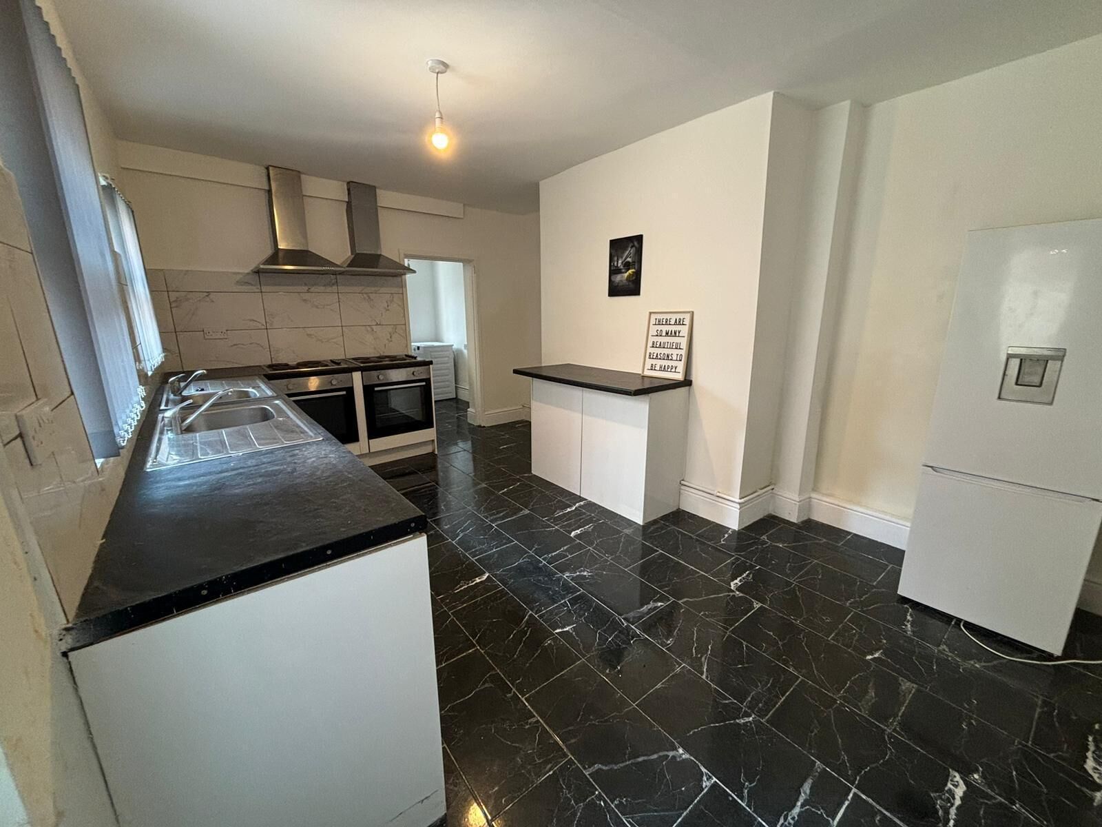 House | Private kitchen | Fridge, microwave, oven, stovetop