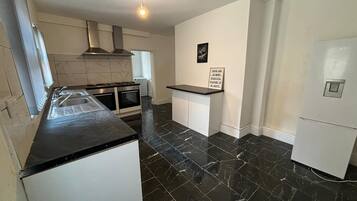 House | Private kitchen | Fridge, microwave, oven, stovetop