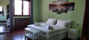 1 bedroom, in-room safe, desk, travel cot
