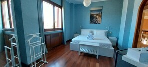 1 bedroom, in-room safe, desk, travel cot