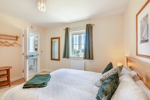 4 bedrooms, WiFi, bed sheets