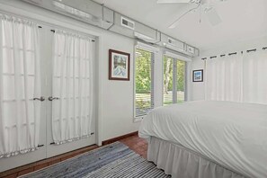 4 makuuhuonetta, työpöytä, silitysrauta/-lauta, Wi-Fi