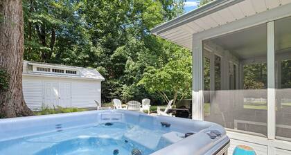 Juniper Presents: A Classic Lakeside Cottage w/ Hot Tub, Steps from the Beach