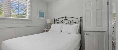 4 室のベッドルーム、デスク、アイロン / アイロン台、WiFi