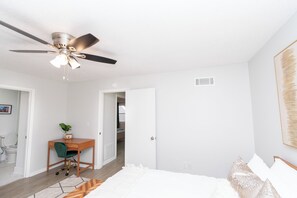 3 chambres, bureau, Wi-Fi gratuit, draps fournis