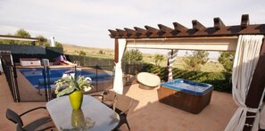 รับประทานอาหารกลางแจ้ง