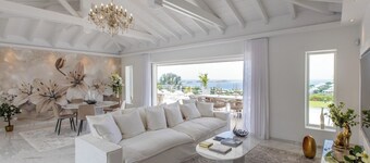 New Luxurious Villa FLEURS DE LYS, Sea view and swimming pool
