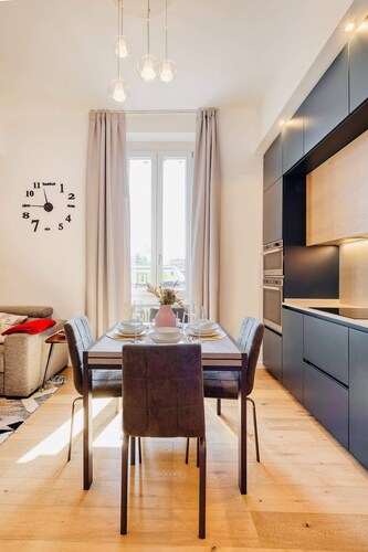 Milan Central Station - 10 Mins to Duomo (WiFi-AC)