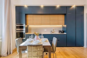 Dining - Milan Central Station - 10 Mins to Duomo (WiFi-AC) (Milano)