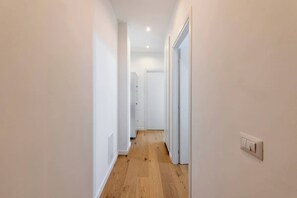 Interior - Milan Central Station - 10 Mins to Duomo (WiFi-AC) (Milano)