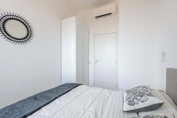 2 habitaciones, tabla de planchar con plancha, wifi y ropa de cama 