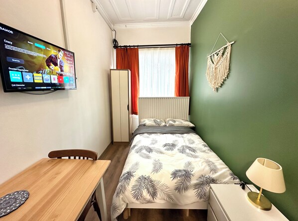 1 quarto, ferros/tábuas de passar roupa, Wi-Fi, roupa de cama