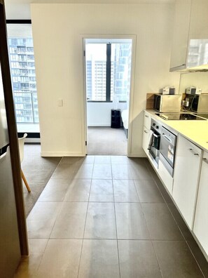 冰箱、微波炉、烤箱、炉灶