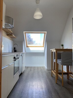 Kylskåp, ugn, spishäll och diskmaskin