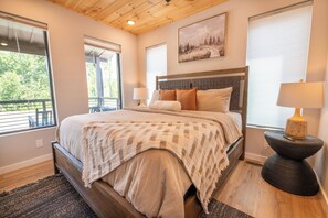 4 Schlafzimmer, Schreibtisch, Reisekinderbett, kostenloses WLAN