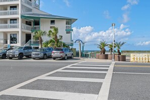 Property grounds - Beautiful condo walking distance to the beach! (Panama City Beach)