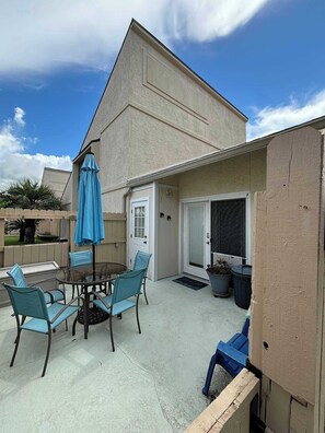 Outdoor dining - Vitamin Sea: 2BR / 2BA - Beautiful condo walking distance to the beach! (Panama City Beach)