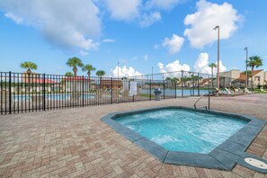 A heated pool - Beautiful condo walking distance to the beach! (Panama City Beach)