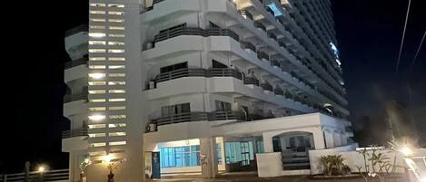 حمام سباحة