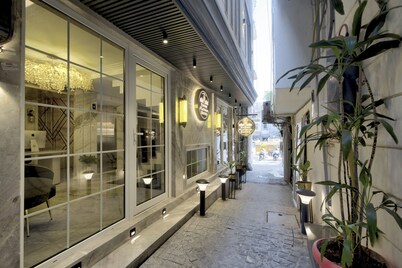 Empire Platinum Suites