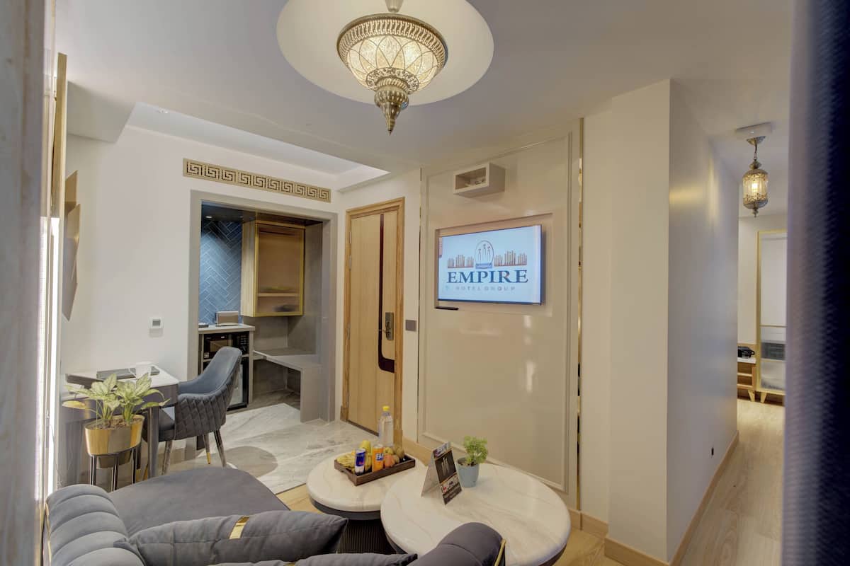 Luxury Studio Suite, Smoking, Executive Level