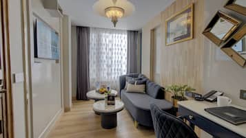 1 bedroom, premium bedding, down comforters, memory foam beds