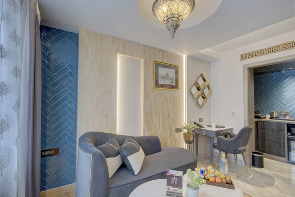 Luxury Studio Suite, 1 Bedroom, Kitchenette, Executive Level