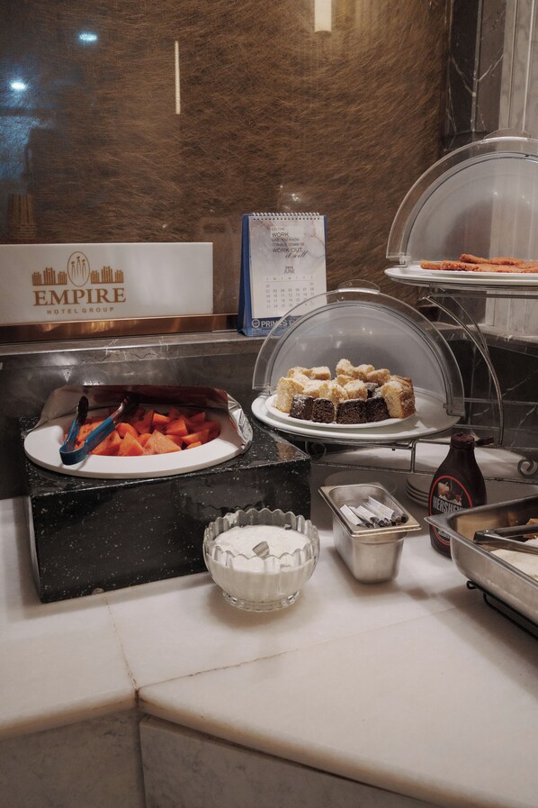 Free daily buffet breakfast