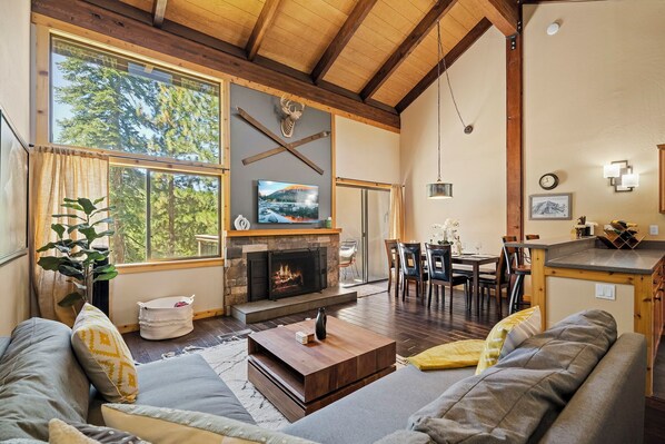 Smart TV, fireplace, music library - Pet-Friendly Condo at Northstar | Fireplace, Shuttle, Near Village & Ski Resort (Truckee)
