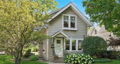Charming 2-bedroom home in fantastic Winnetka, IL location