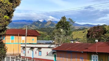 Habitación doble Confort, 1 cama matrimonial, balcón, vista a la montaña | Wifi gratis