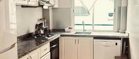 Refrigerador, horno, placa de cocina, lavavajillas