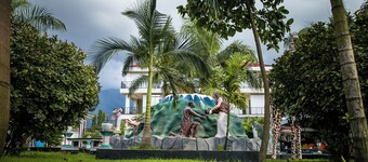 KIBO PEAK PALACE HOTEL