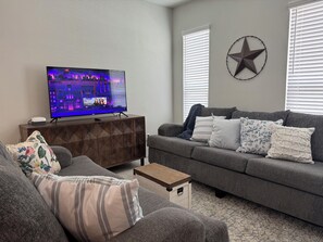 Smart TV - Stunning  2-bedroom house in peaceful San Marcos with WiFi, AC, Community Pool (San Marcos)