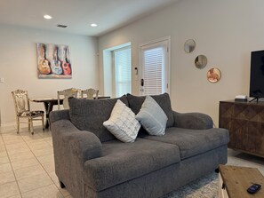 Smart TV - Stunning  2-bedroom house in peaceful San Marcos with WiFi, AC, Community Pool (San Marcos)