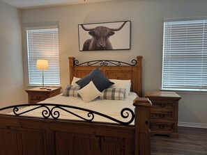 2 bedrooms, WiFi, bed sheets - Stunning  2-bedroom house in peaceful San Marcos with WiFi, AC, Community Pool (San Marcos)