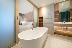 Exclusive Apartment, 2 Bedrooms, Balcony, Ocean View | Bathroom