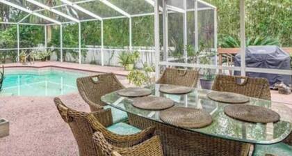 4 Bedroom Pool Home w/AC Gameroom. Pet Friendly!