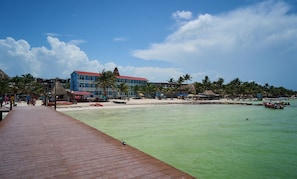 En la playa, arena blanca
